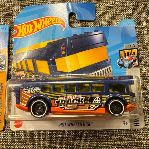 1038-MOC Two Mattel Hot Wheels 2023 Dodge Van & 2023 HW Metro New Unopened - Picture 3 of 12